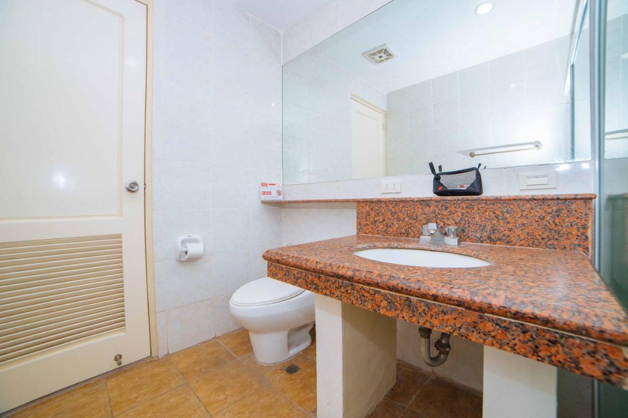 Reddoorz Premium @ Korea Town Angeles City Exteriör bild